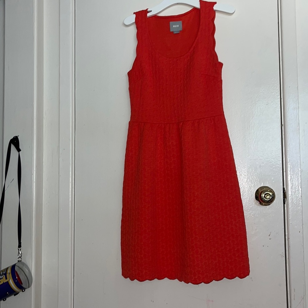 EUC Maeve Coral A-Line Knee-Length Dress w/ Back Lace Vent and Scallop Pattern